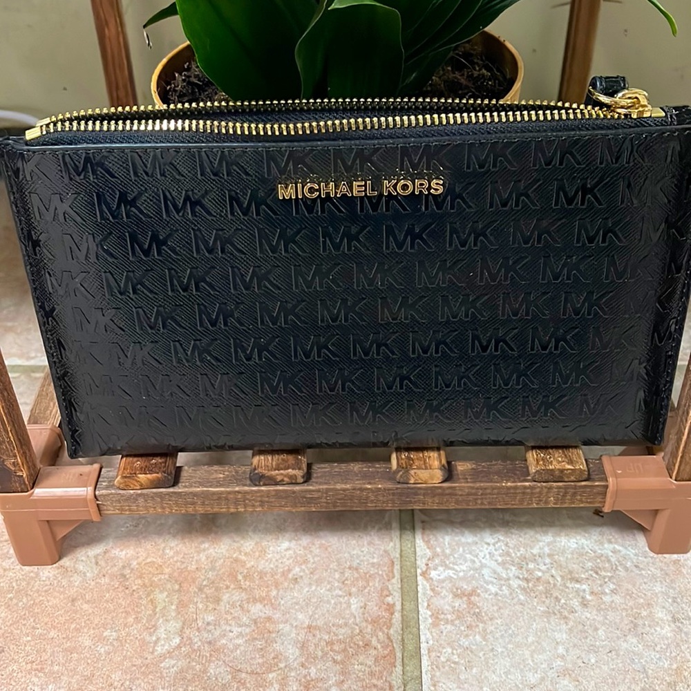 Michael kors clutch